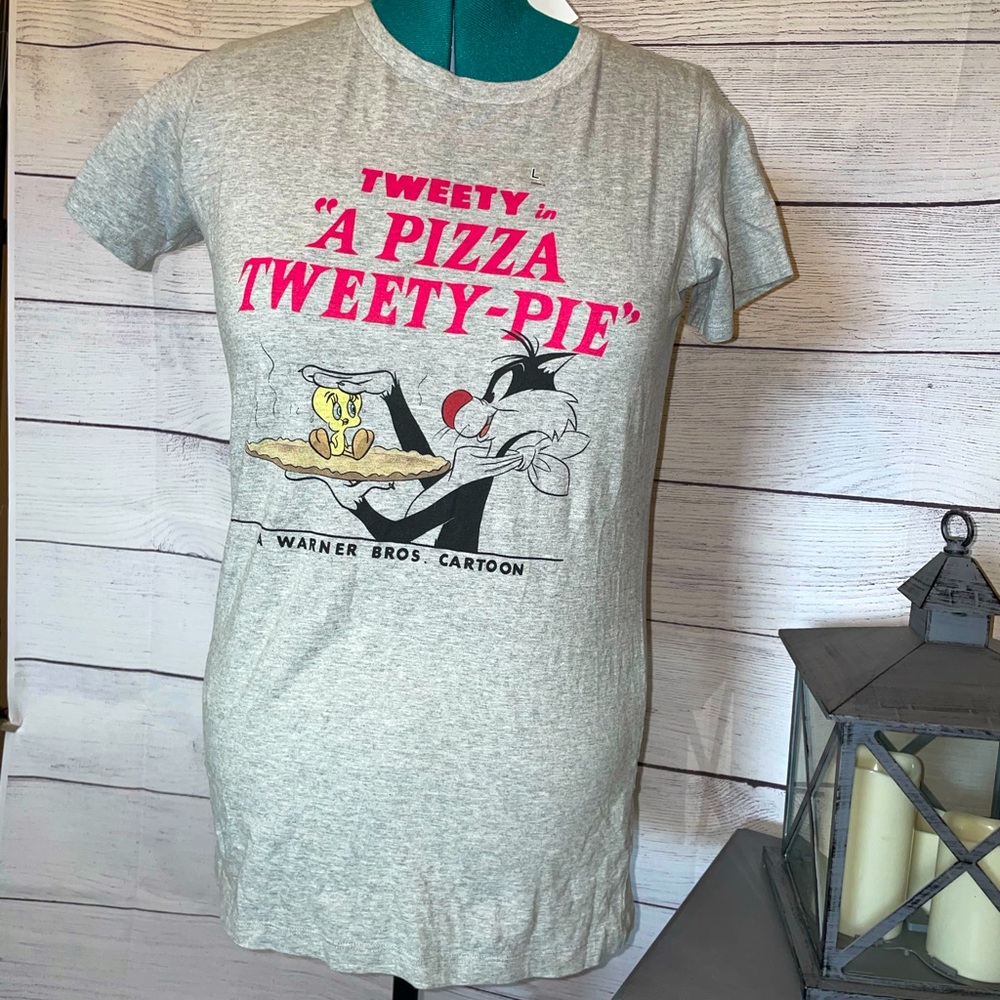 Uniqlo Warner Brothers Sylvester & Tweety t-shirt